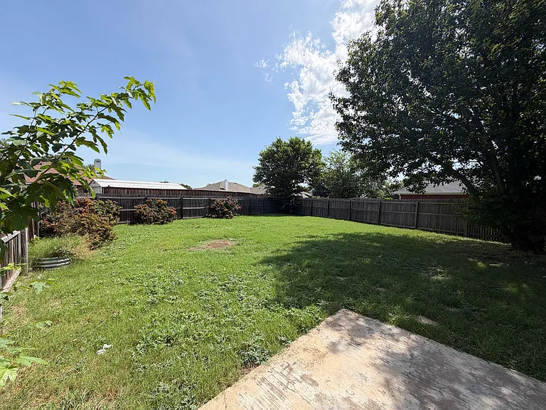 917 Dawson St — Photo 34