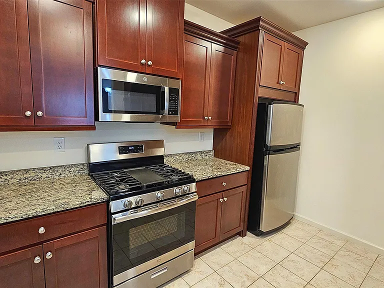306 Canter Ct — Photo 2