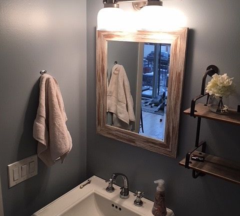 2nd image of 2039 N Larrabee St #A2