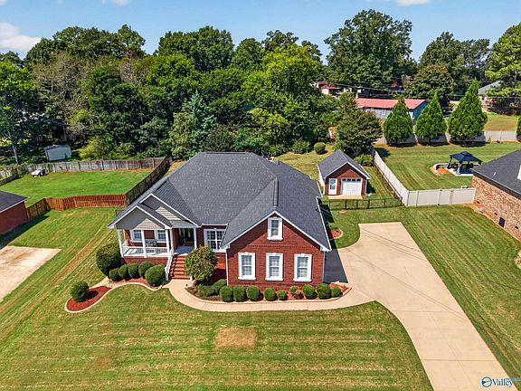 4th image of 142 Barrington Cir
