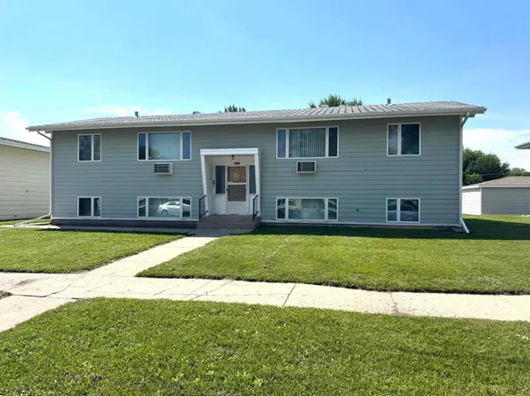 2009 5th St NW, Minot, ND 58703
