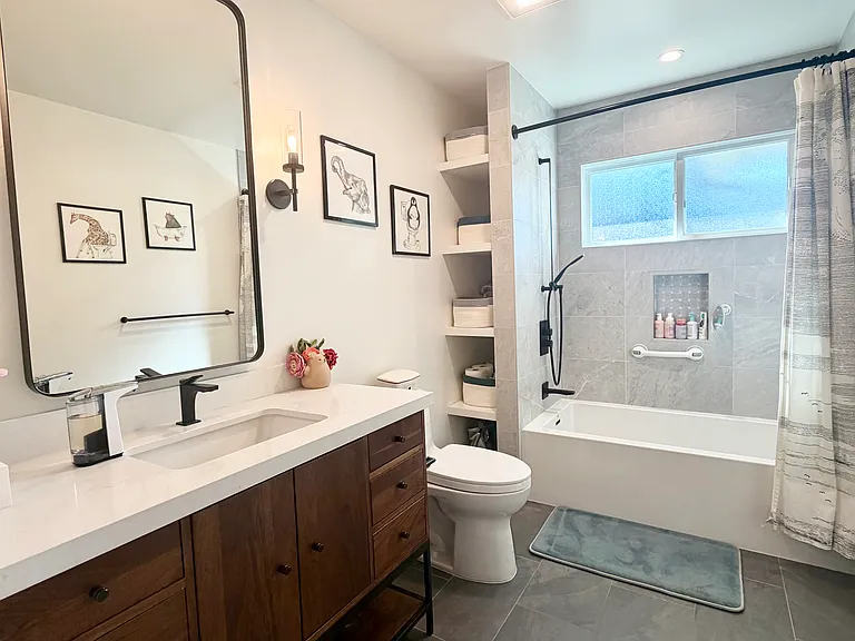 Full bath 2