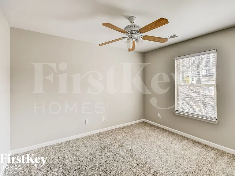 290 Mill Rd — Photo 11