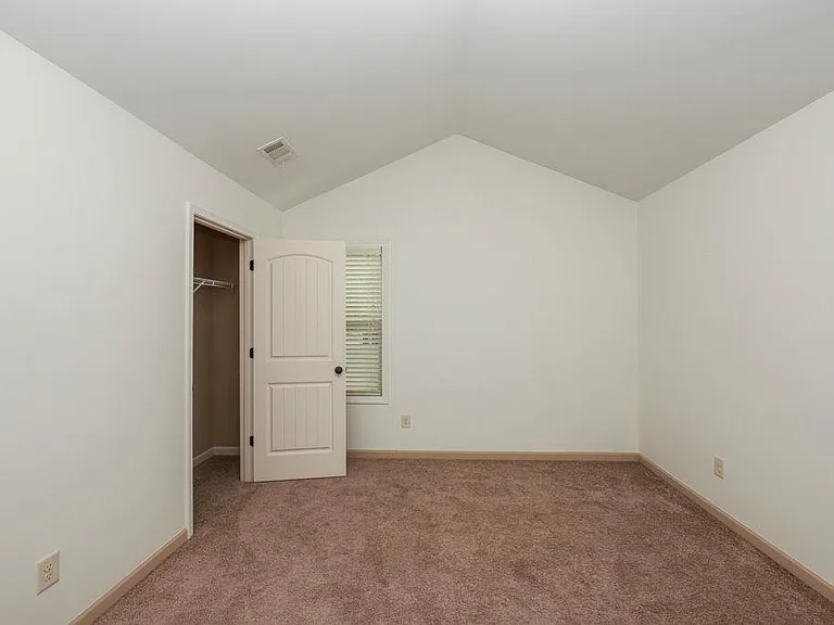 2241 Line Dr — Photo 29