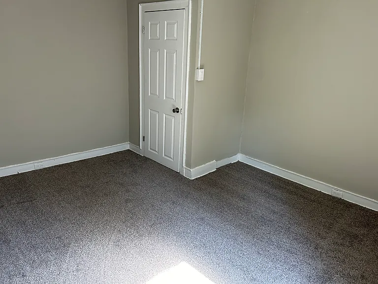 920 Roland Ave — Photo 4