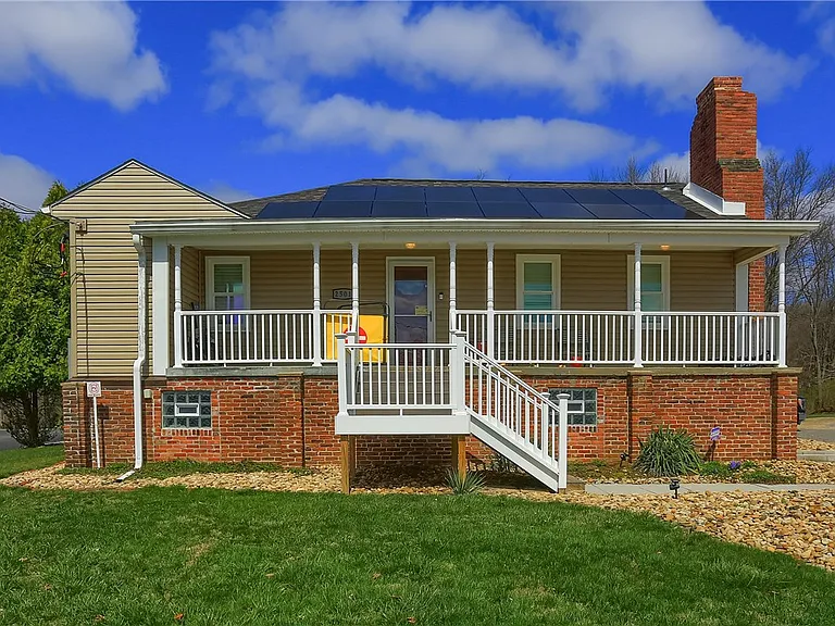 2501 Wildwood Rd — Photo 2