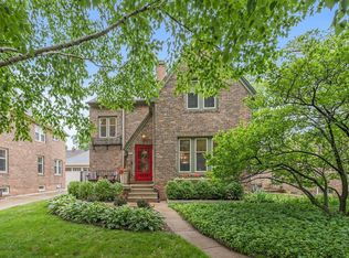 4630 N Larkin St, Whitefish Bay, WI 53211