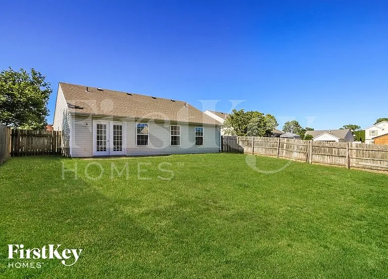 977 Hathaway Dr — Photo 15