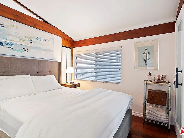 1653 N Beverly Glen Blvd — Photo 10