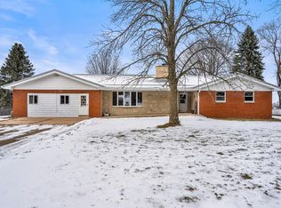 W7746 Grandview Rd, Hortonville, WI 54944
