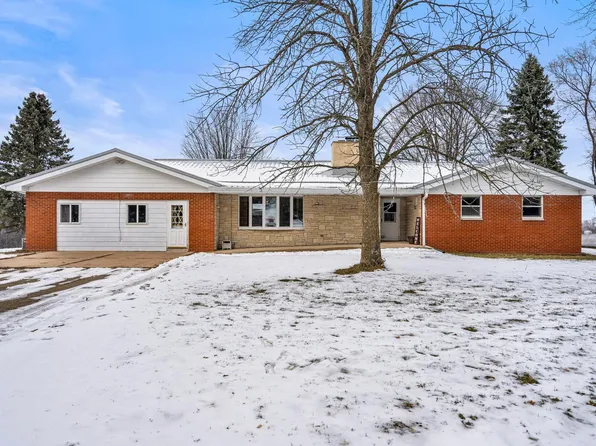 W7746 Grandview Rd, Hortonville, WI 54944