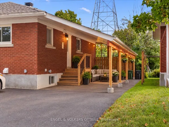 616 Browning Ave #B, Ottawa, ON K1G 0T9