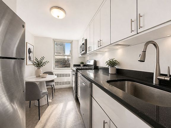5th image of 420 E 72nd St APT 20C