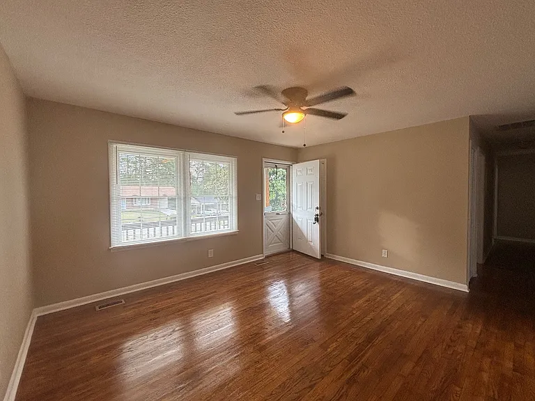 2614 Dumfries Dr — Photo 5