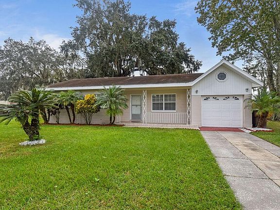 3rd image of 414 Poinciana Cir