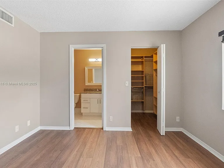 2082 Madeira Dr — Photo 6