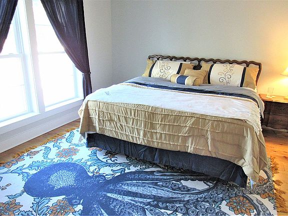 4th image of 1006 Fisher St