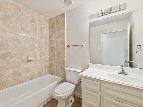 5th image of 12133 Stone East Dr #B