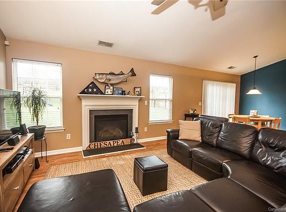 5th image of 215 Gumtree Dr
