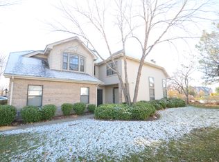 190 Springdale Ln, Bloomingdale, IL 60108