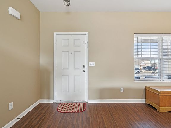 5th image of 642 Pemberton Dr