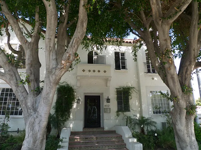 802 N Sweetzer Ave #106 — Photo 2
