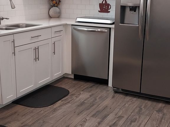KITCHENETTE FEATURES: STAINLESS STEEL APPLIANCES.