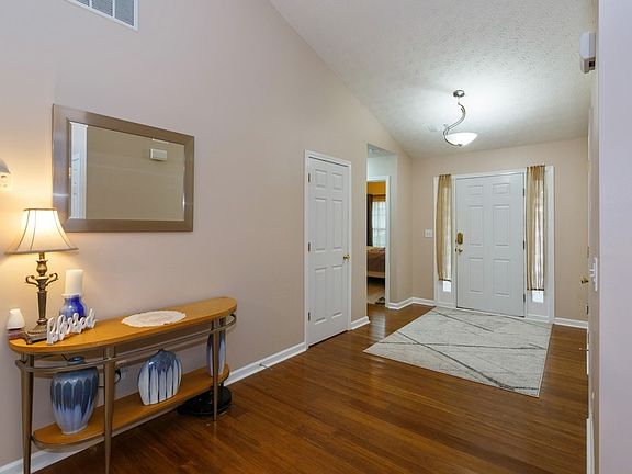 4th image of 1810 Charleston Oak Cir
