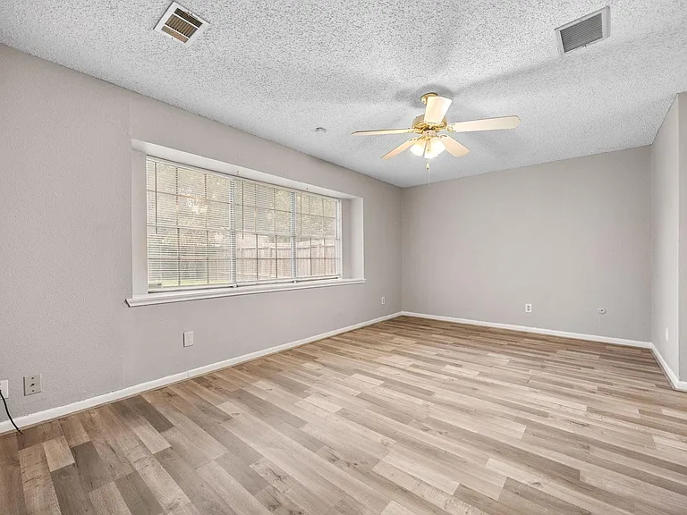 2211 Turtle Creek Dr — Photo 12