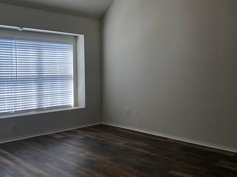 3841 Rolling Hills Dr — Photo 3