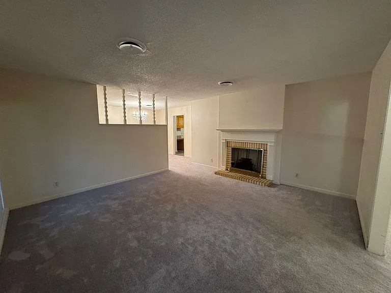 605 Bellaire Dr — Photo 5