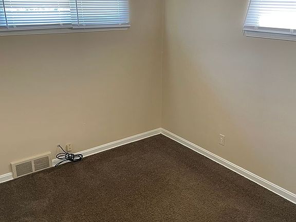 3rd image of 1400 21st St NE #1400