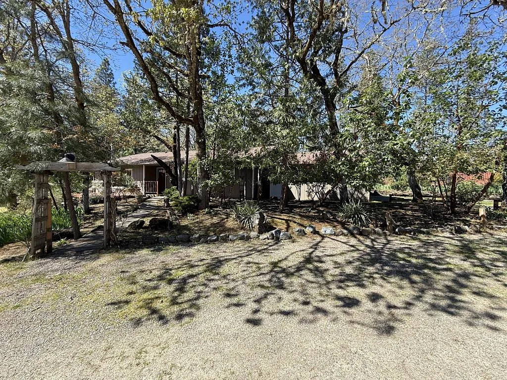 9042 Monument Dr — Photo 2