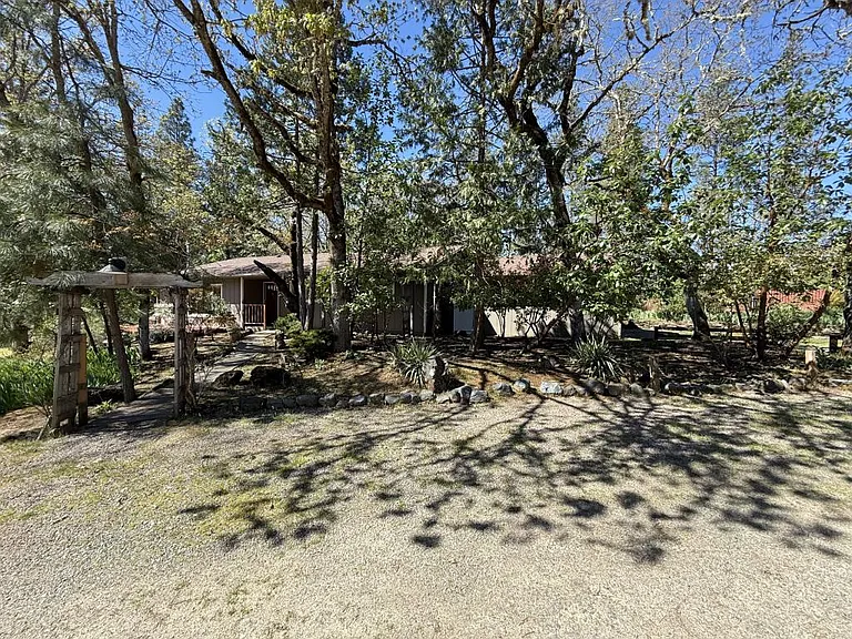 9042 Monument Dr — Photo 2