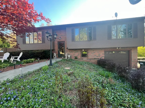1578 Old Colchester Road, Montville, CT 06370