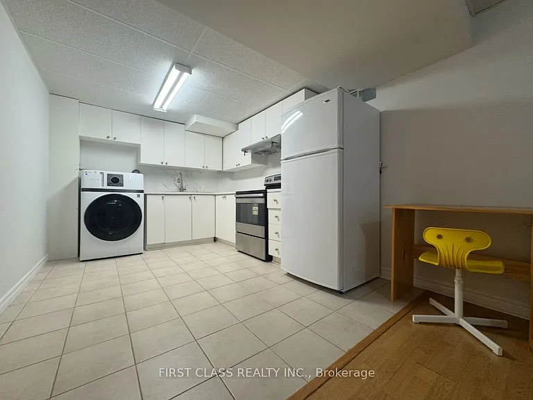 132 Peninsula Cres #BASEMENT — Photo 5