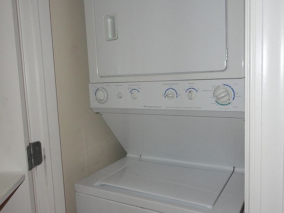 3rd image of 6609 W Belmont Ave APT 1
