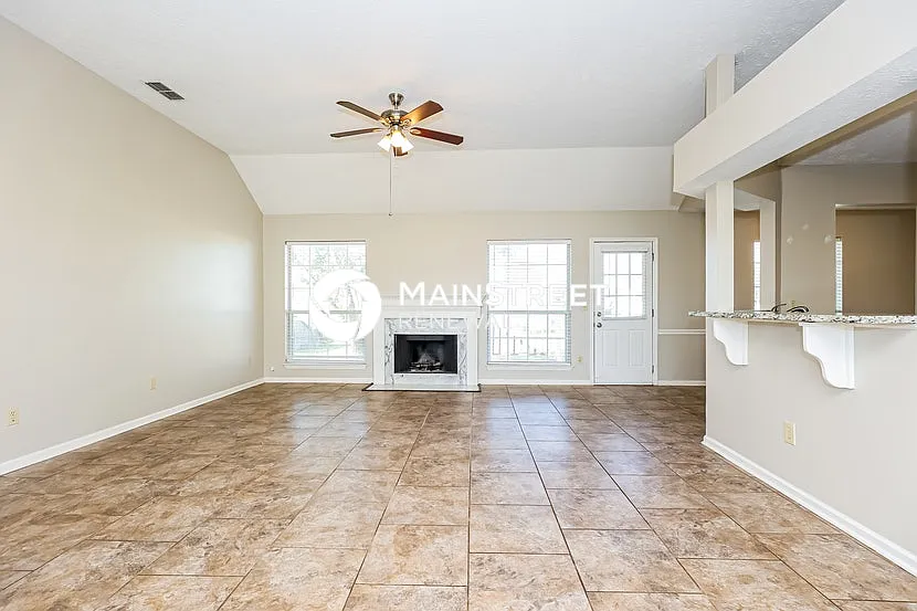591 Hollandale Rd — Photo 3