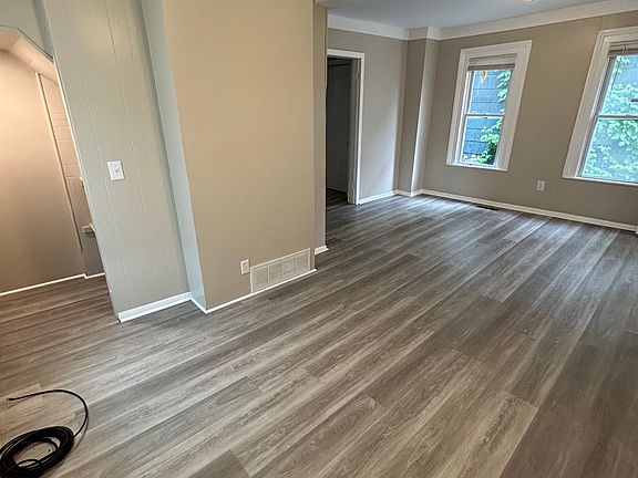 2nd image of 3 Utica Pl