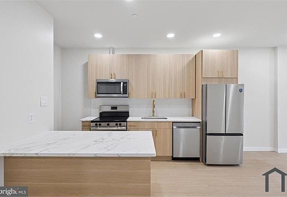 2nd image of 4041 Lancaster Ave Floor 2