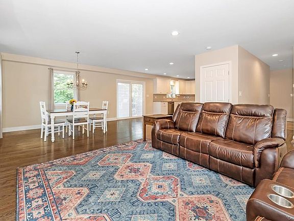 4th image of 17 Michaels Ln