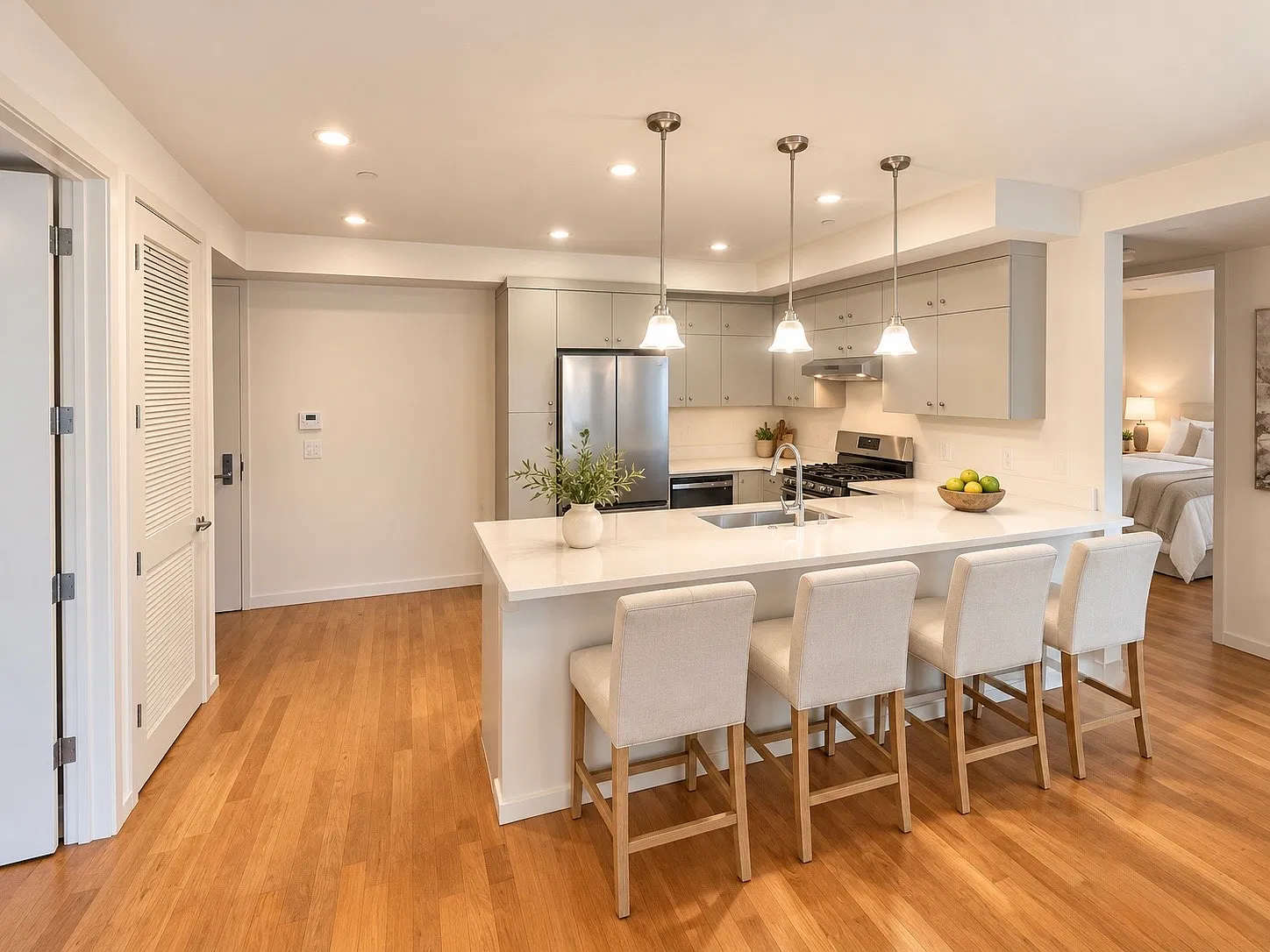 3 bed, 1700 sqft, $9,500 — Photo 1