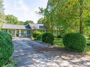 3156 Charlyne Dr, Hendersonville, NC 28792