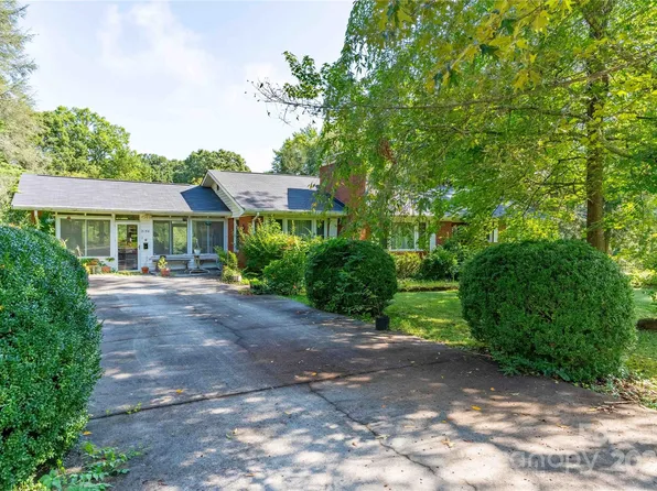 3156 Charlyne Dr, Hendersonville, NC 28792