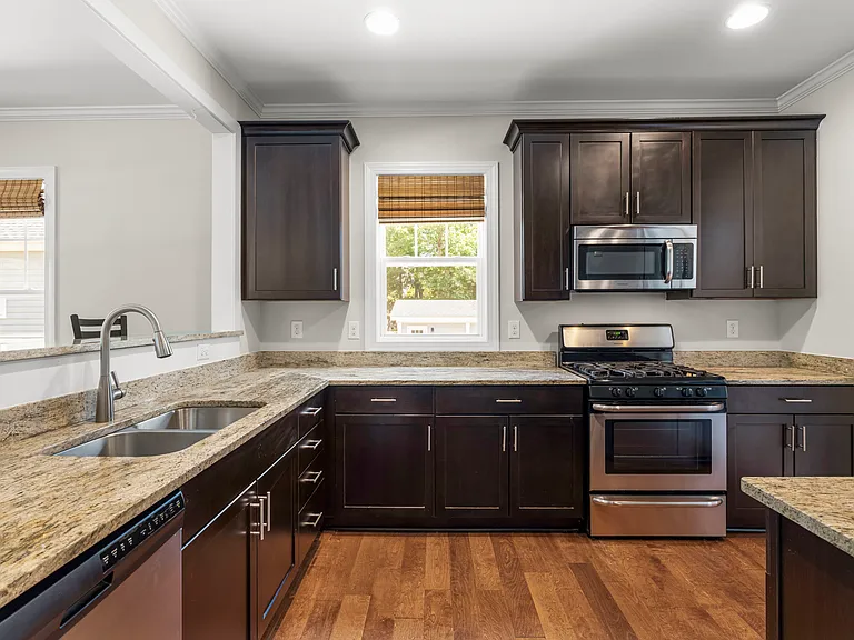 1720 Arrowhead Dr — Photo 8
