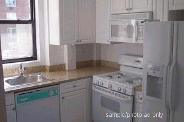 2nd image of 14472 Broadway