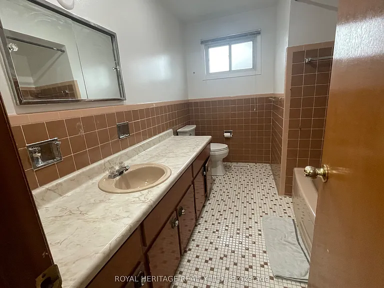 281 Driftwood Ave #MAIN FLOOR — Photo 13