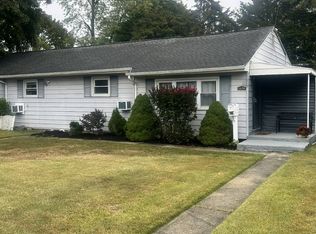 1459 Manatuck Blvd, Bay Shore, NY 11706