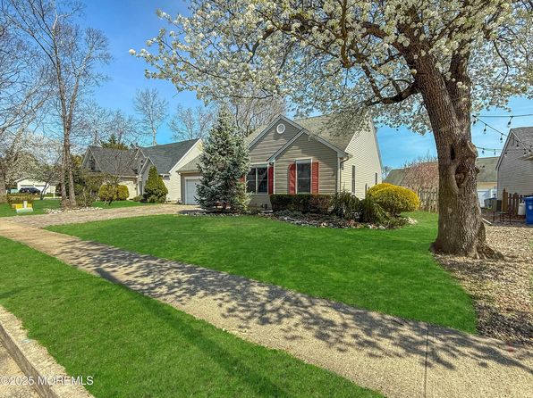369 Deer Lake Court, Manahawkin, NJ 08050