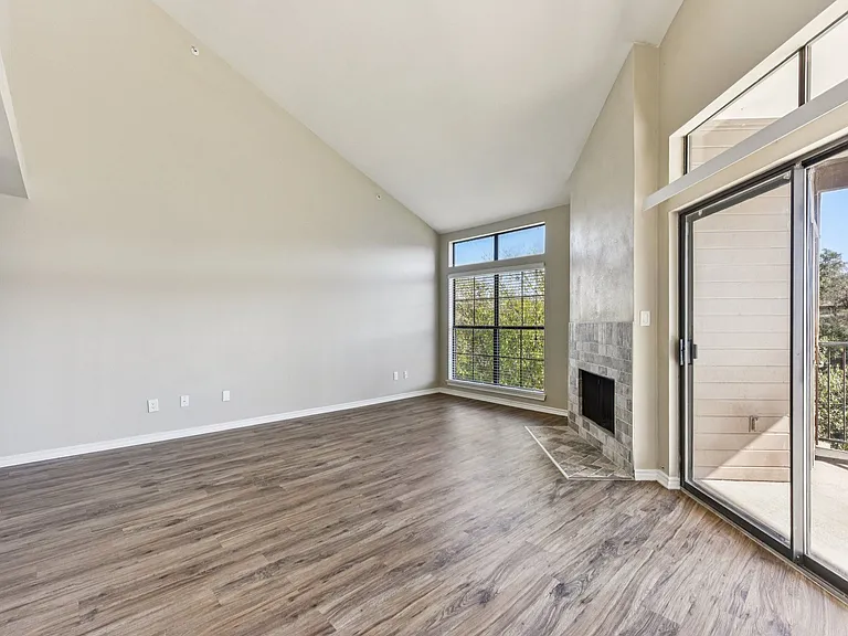 Waters Edge Apartment Homes — Photo 108
